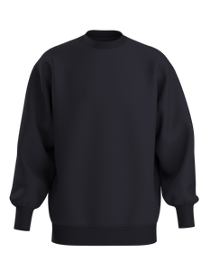 Basico Branco’s black oversized crewneck sweatshirt.